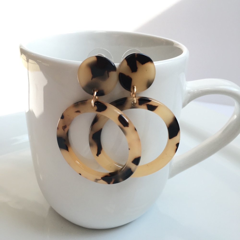 Tortoise Shell Circle Drop Earrings - Picture 2 of 5